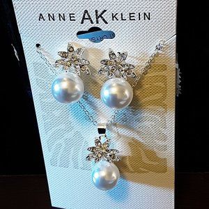 Anne Klein Pearl Crystal Jewelry Set Earrings Pendant